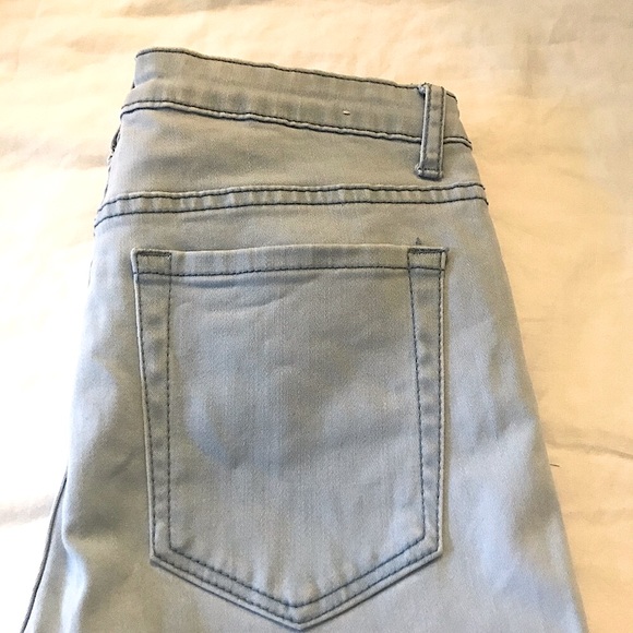 🆕FOREVER 21/LIGHTWASH HIGHRISE/SKINNY/JEANS/EUC⭐️ - Picture 6 of 7